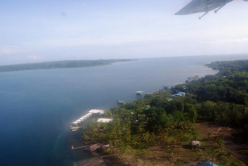 DSC_2126_041_039 [1024x768].jpg - Vue de l'avion en arrivant sur l'aéroport de Bocas del Toro